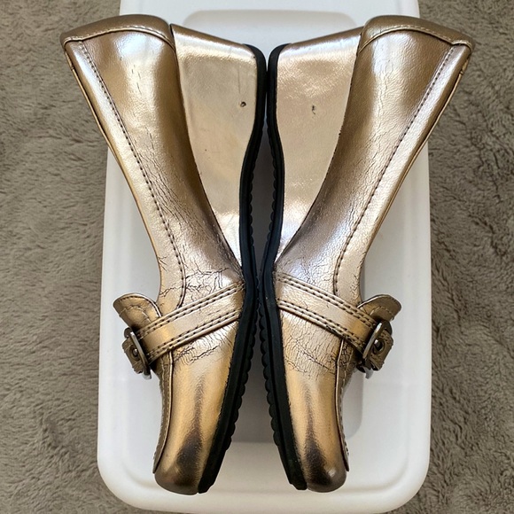 Women’s Pewter Buckle Wedge by March Fisher in Size 8M - Picture 4 of 5